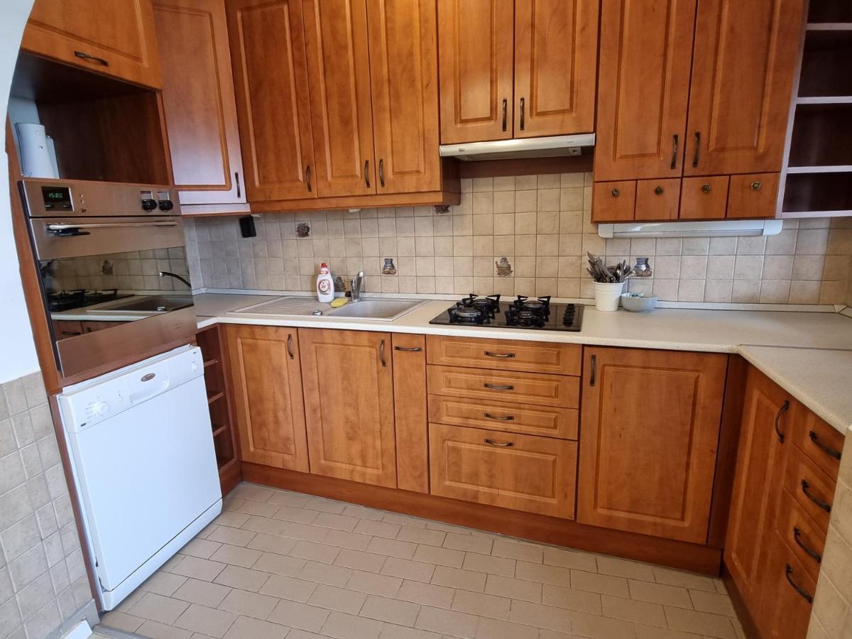 Apartmanhaz 2-6 Fonek Appartement Pécs Buitenkant foto